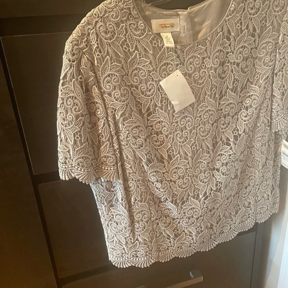 Light grey Lacey top with lining in size 10 - Picture 2 of 2